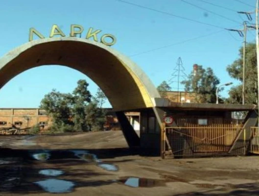 ΣΤΗΡΙΞΗ ΚΑΙ ΣΥΜΠΑΡΑΣΤΑΣΗ ΣΤΟΝ ΔΙΚΑΙΟ ΑΓΩΝΑ ΤΩΝ ΕΡΓΑΖΟΜΕΝΩΝ ΤΗΣ ΛΑΡΚΟ