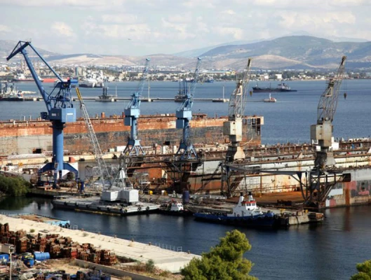 ΝΑ ΔΙΑΣΦΑΛΙΣΤΟΥΝ ΟΙ ΕΡΓΑΖΟΜΕΝΟΙ ΚΑΙ ΤΑ ΔΙΚΑΙΩΜΑΤΑ ΤΟΥΣ ΣΤΑ ΝΑΥΠΗΓΕΙΑ ΣΚΑΡΑΜΑΓΚΑ