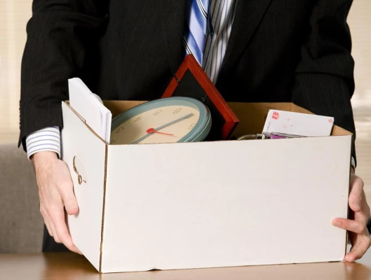 ΔΕΛΤΙΟ ΤΥΠΟΥ-ΚΑΤΑΦΟΡΗ ΠΑΡΑΒΙΑΣΗ ΤΗΣ ΕΛΛΗΝΙΚΗΣ ΚΑΙ ΕΥΡΩΠΑΪΚΗΣ ΝΟΜΟΘΕΣΙΑΣ ΑΠΟΛΥΣΗ ΕΡΓΑΖΟΜΕΝΟΥ ΜΕ ΑΥΤΟΑΝΟΣΟ ΝΟΣΗΜΑ ΑΠΟ ΤΗΝ ΠΑΠΑΣΤΡΑΤΟΣ ΑΒΕΣ