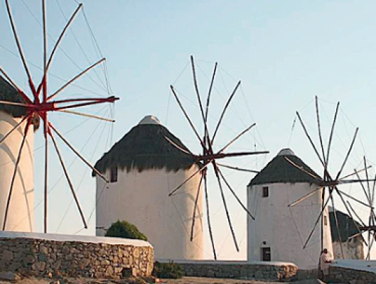 ΑΜΕΣΗ ΔΙΕΡΕΥΝΗΣΗ ΤΗΣ ΒΙΑΙΗΣ ΕΠΙΘΕΣΗΣ ΣΕ ΑΛΛΟΔΑΠΟ ΕΡΓΑΖΟΜΕΝΟ ΣΤΗ ΜΥΚΟΝΟ