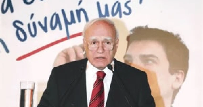 Η ΓΣΕΕ  αποχαιρετά τον Κάρολο Παπούλια