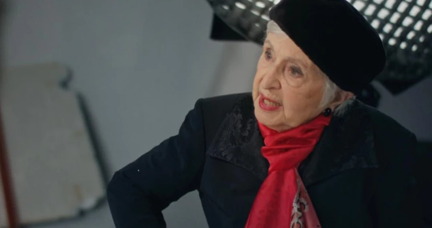 Το πλήρες σποτ της ΓΣΕΕ για την απεργία στις 9 Απριλίου με την αγαπημένη... "Θεοπούλα"