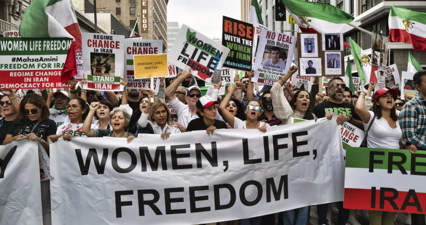 Καταδικάζουμε τη βάρβαρη καταστολή εναντίον του ιρανικού λαού