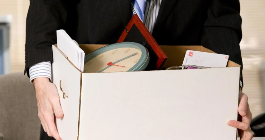 ΔΕΛΤΙΟ ΤΥΠΟΥ-ΚΑΤΑΦΟΡΗ ΠΑΡΑΒΙΑΣΗ ΤΗΣ ΕΛΛΗΝΙΚΗΣ ΚΑΙ ΕΥΡΩΠΑΪΚΗΣ ΝΟΜΟΘΕΣΙΑΣ ΑΠΟΛΥΣΗ ΕΡΓΑΖΟΜΕΝΟΥ ΜΕ ΑΥΤΟΑΝΟΣΟ ΝΟΣΗΜΑ ΑΠΟ ΤΗΝ ΠΑΠΑΣΤΡΑΤΟΣ ΑΒΕΣ