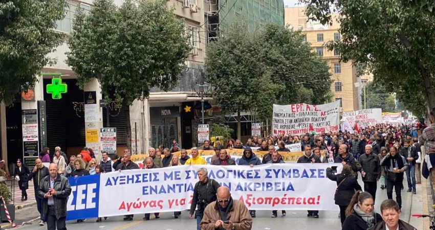 ΓΣΕΕ: 24ωρη Γενική Απεργία Μαζικό και δυναμικό παρών από τους εργαζόμενους στην πλατεία Κλαυθμώνος