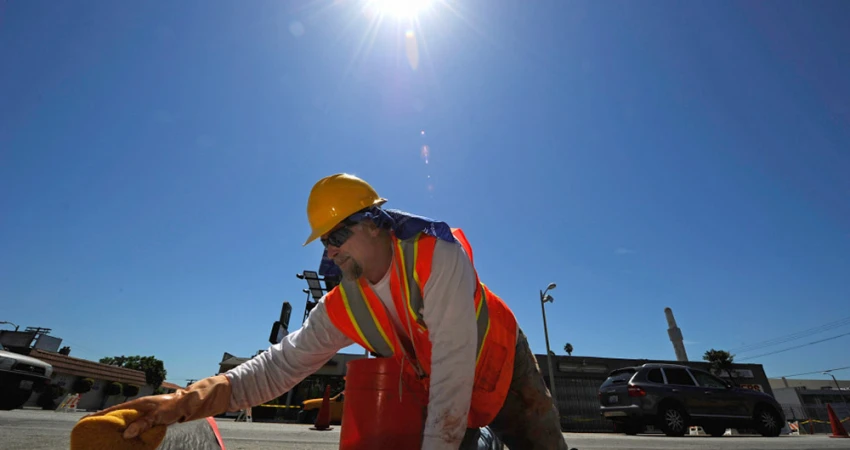 Η ΓΣΕΕ ενημερώνει τους εργαζόμενους για την αντιμετώπιση της θερμικής καταπόνησης λόγω συνθηκών καύσωνα