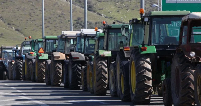 Η ΓΣΕΕ ΣΤΗΡΙΖΕΙ ΤΑ ΔΙΚΑΙΑ ΑΙΤΗΜΑΤΑ ΤΩΝ ΑΓΡΟΤΩΝ