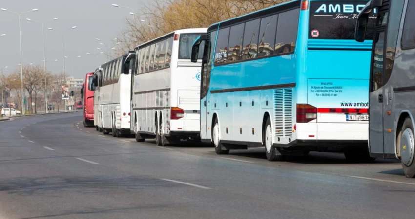 Κοινή επιστολή ΓΣΕΕ - Εργατικών Κέντρων Κρήτης & Ρόδου για τις απολύσεις οδηγών τουριστικών λεωφορείων